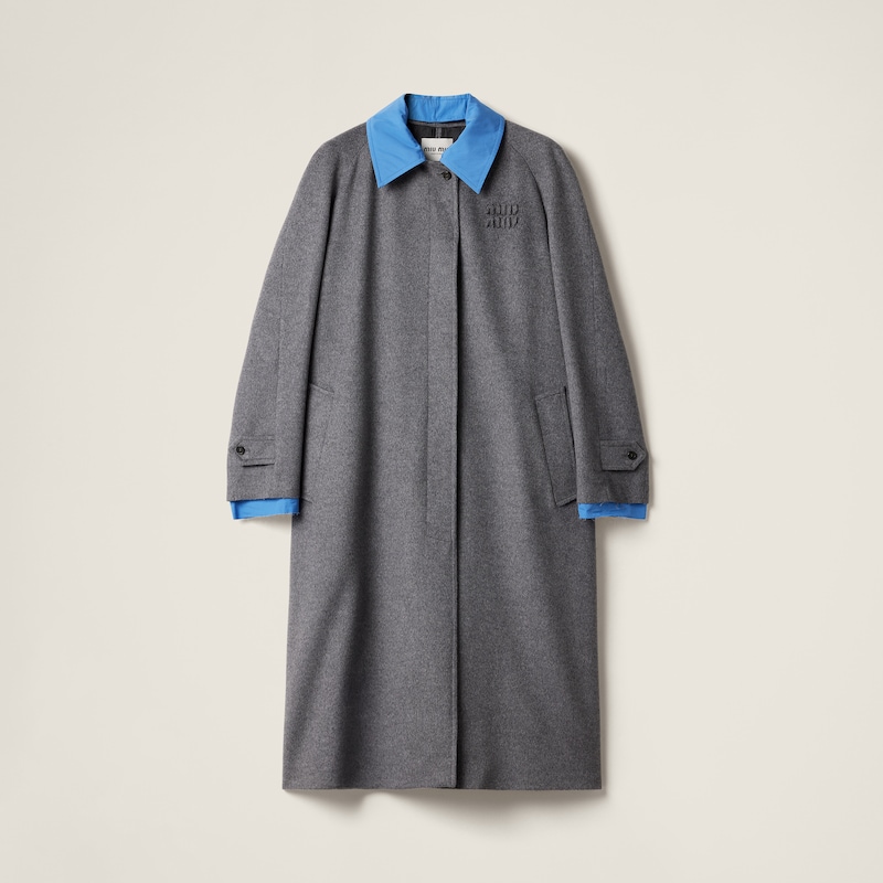 Прямое бархатное пальто Miu Miu, серый
Прямое бархатное пальто Miu Miu, серый