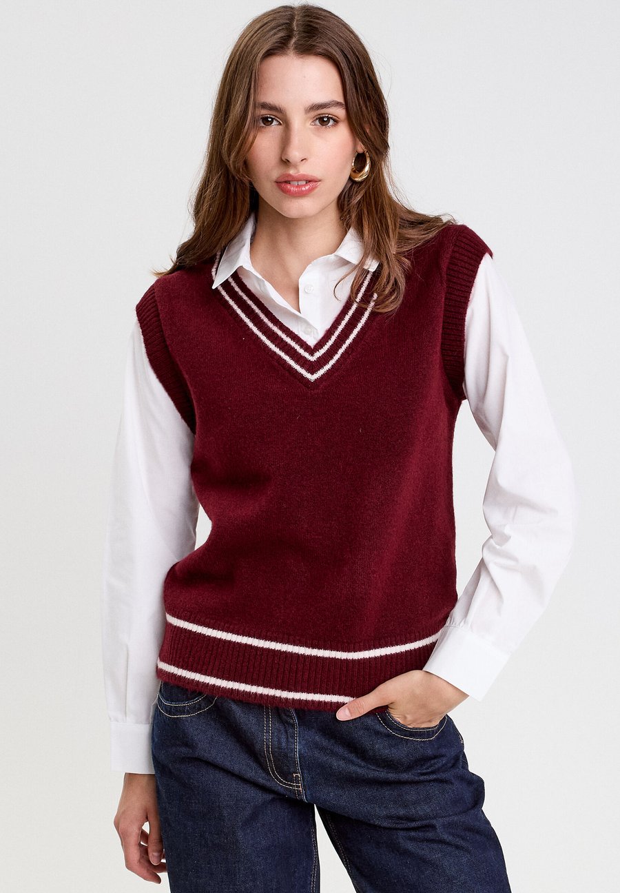 Джемпер Cache Cache 2-IN-1- MIT V-AUSSCHNITT., Rouge Foncé/Dark Red
Джемпер Cache Cache 2-IN-1- MIT V-AUSSCHNITT., Rouge Foncé/Dark Red