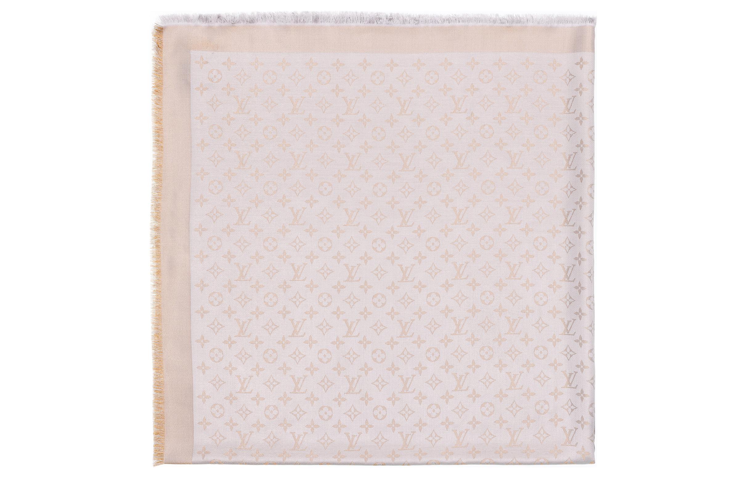 Lv M75122 Monogram Shine Шаль LOUIS VUITTON
Lv M75122 Monogram Shine Шаль LOUIS VUITTON