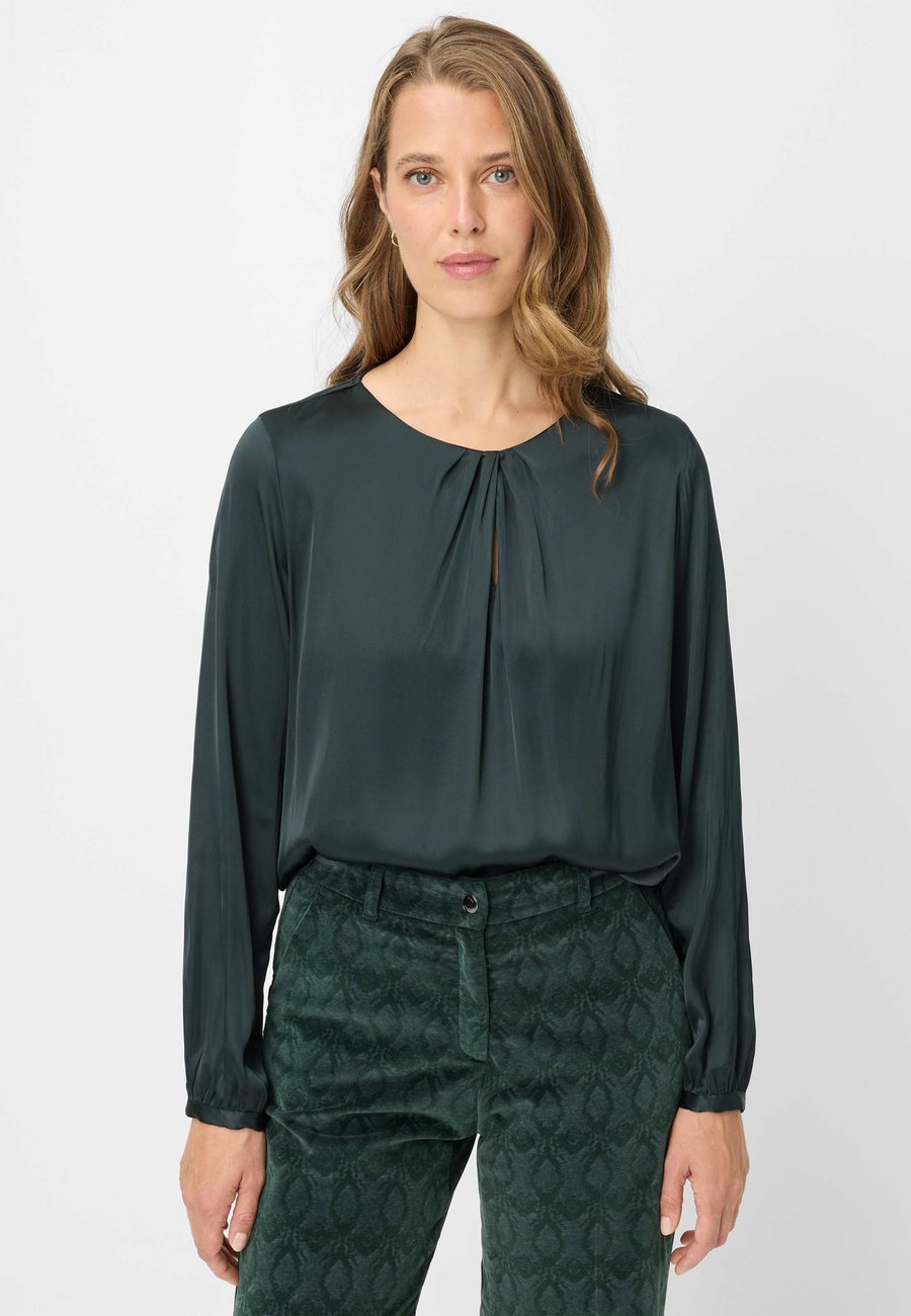 Блуза BRAX STYLE VILMA, Midnight Forest/Dark Green
Блуза BRAX STYLE VILMA, Midnight Forest/Dark Green