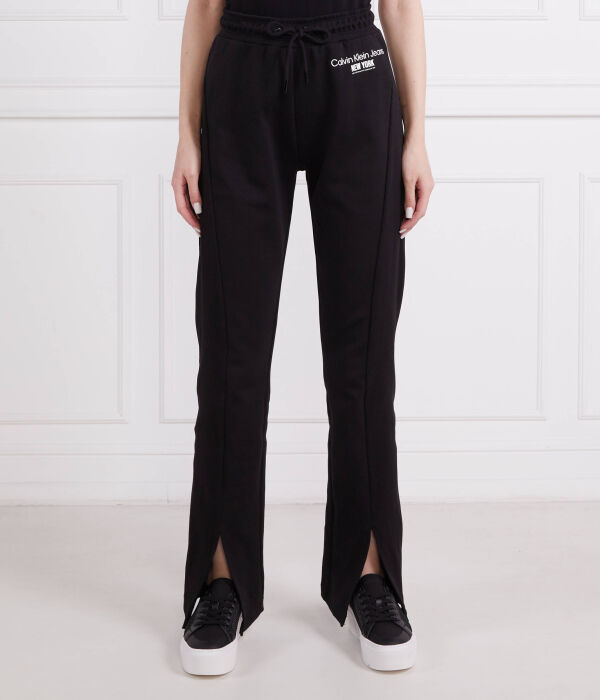 Штаны спортивные Calvin Klein Jeans с разрезами, черный
Штаны спортивные Calvin Klein Jeans с разрезами, черный
