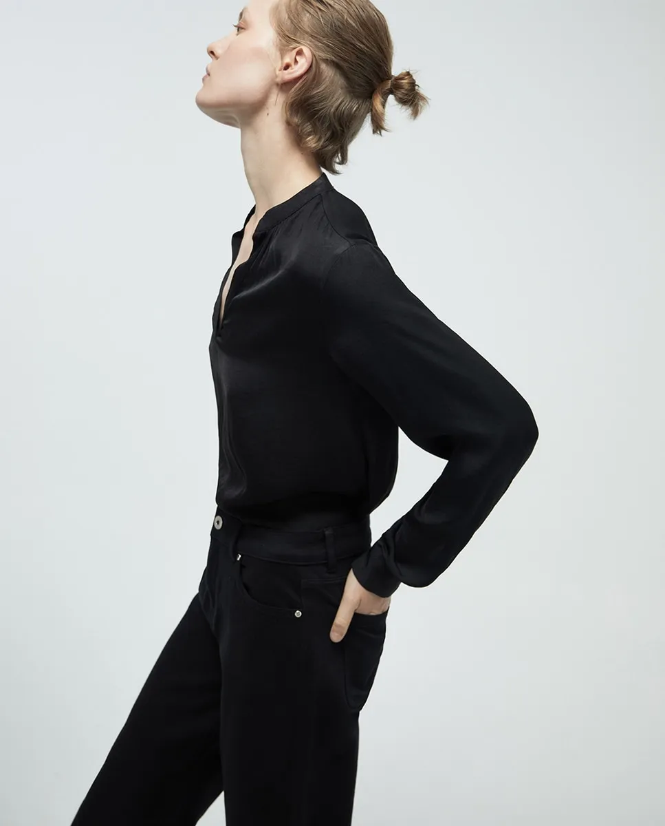 Свободная блузка однотонная Sfera, черный
Свободная блузка однотонная Sfera, черный