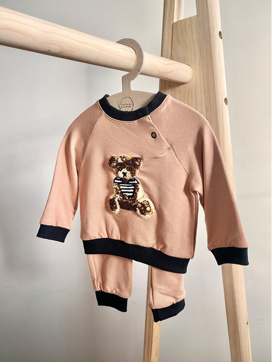 Спортивный костюм regular fit Leslie JZF272 Jamiks, коричневый
Спортивный костюм regular fit Leslie JZF272 Jamiks, коричневый