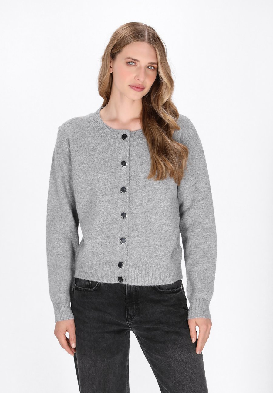 Кардиган DreiMaster Cardigan, Grey Melange/Grey
Кардиган DreiMaster Cardigan, Grey Melange/Grey