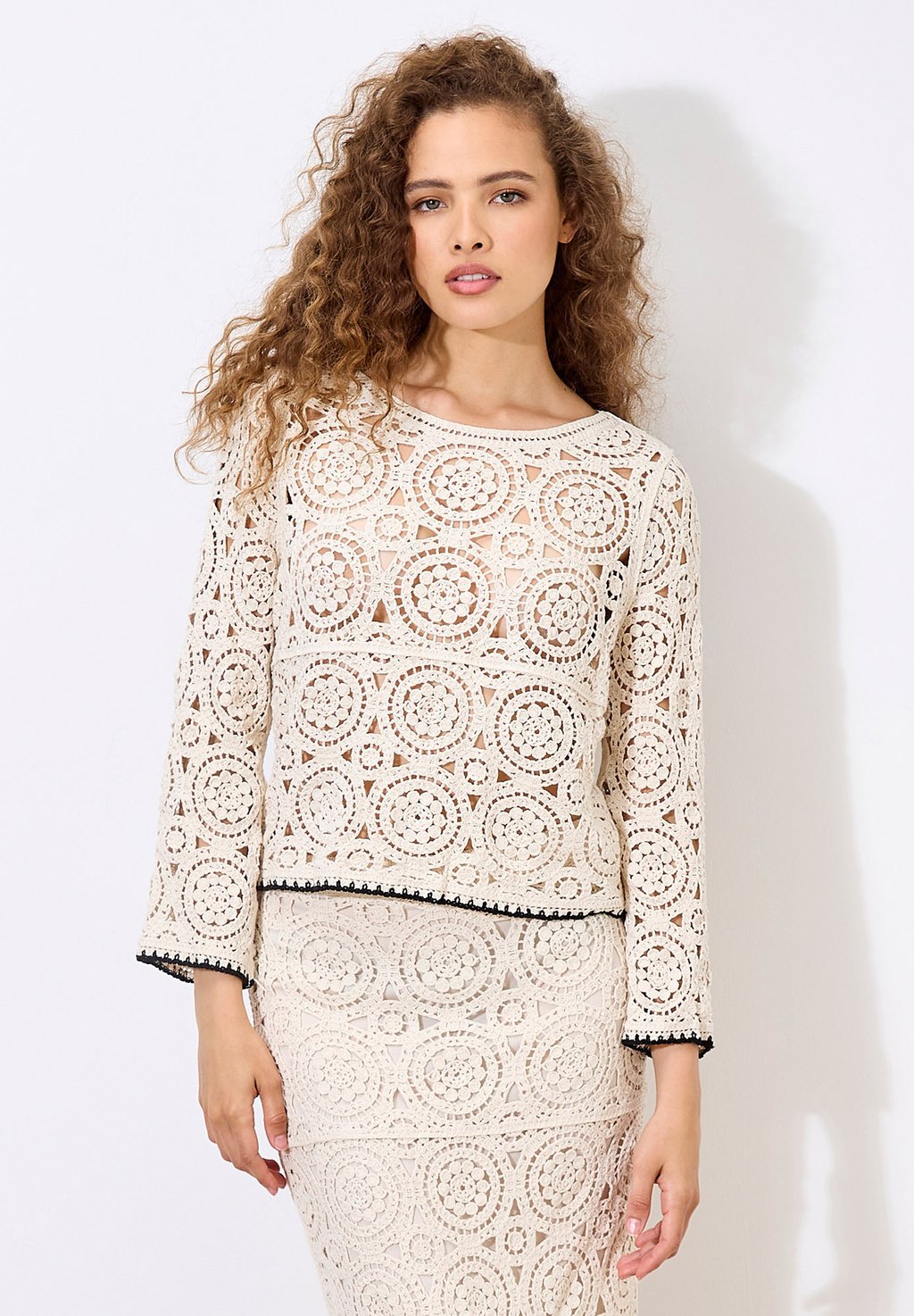 Джемпер CROCHET CIRCLES BLANKET STITCH Apricot, бежевый
Джемпер CROCHET CIRCLES BLANKET STITCH Apricot, бежевый