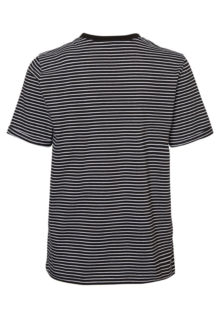 Принт на футболке Pieces, черный 
Принт на футболке Pieces, черный