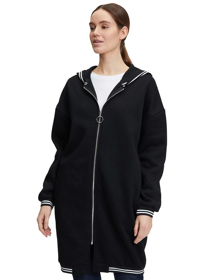 Спортивная куртка AMBER & JUNE, черный
Спортивная куртка AMBER & JUNE, черный