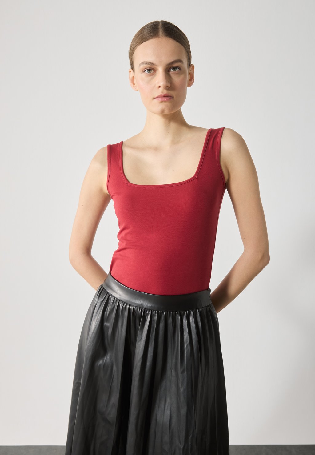 Топ Anna Field, темно-красный
Топ Anna Field, темно-красный