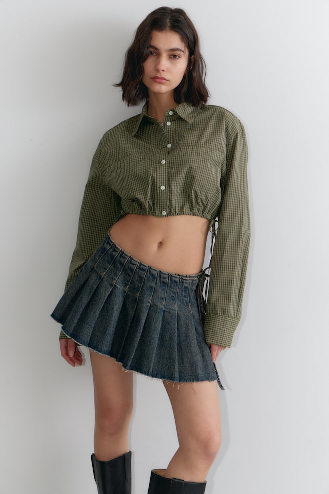 Свободная, укороченная рубашка карго Monki, зеленый 
Свободная, укороченная рубашка карго Monki, зеленый