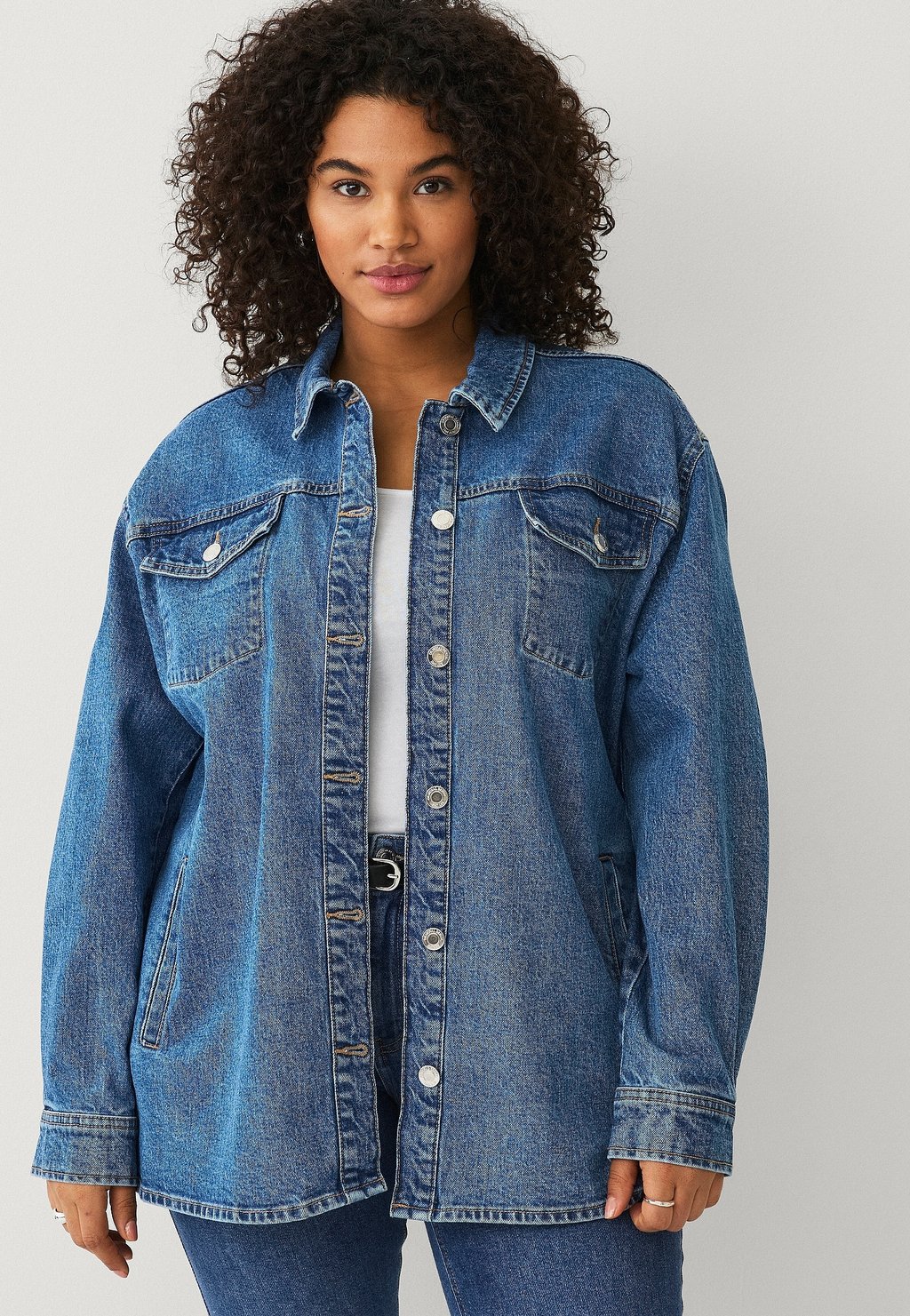 Джинсовая куртка ÜBERDIMENSIONALE Ellos Plus collection, синий
Джинсовая куртка ÜBERDIMENSIONALE Ellos Plus collection, синий
