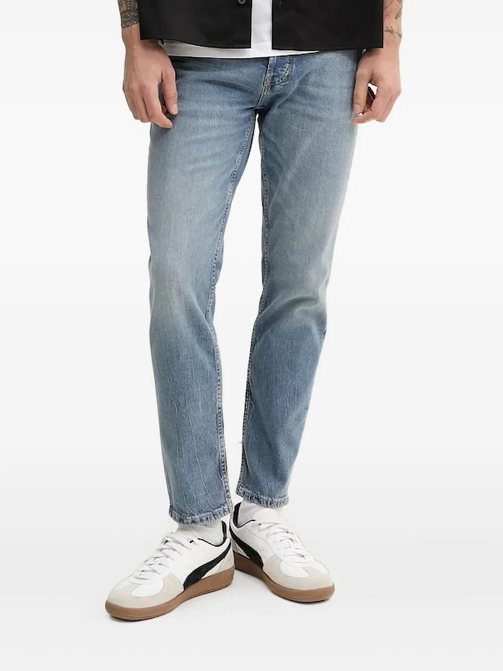 Джинсы с кожаными заплатками светлого оттенка HUGO, синий
Джинсы с кожаными заплатками светлого оттенка HUGO, синий