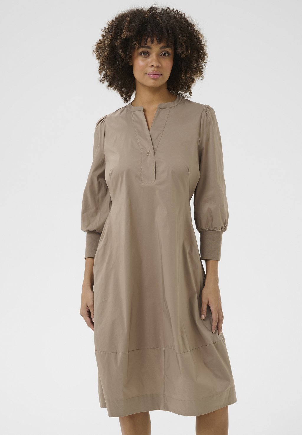 Повседневное платье CUANTOINETT 3/4 SLEEVE Culture, светло-коричневый
Повседневное платье CUANTOINETT 3/4 SLEEVE Culture, светло-коричневый