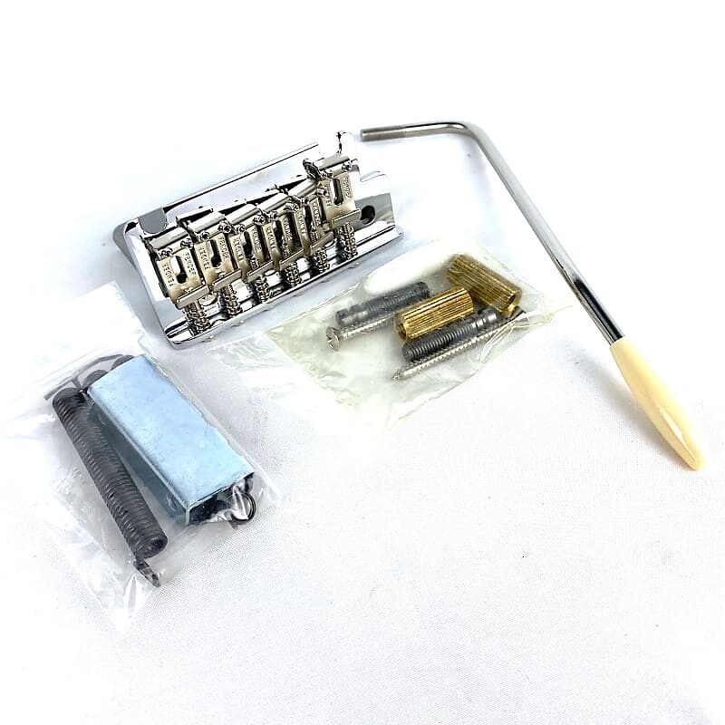 Система тремоло Fender American Standard (2 отверстия), хром American Standard Tremolo System (2-hole)
Система тремоло Fender American Standard (2 отверстия), хром American Standard Tremolo System (2-hole)