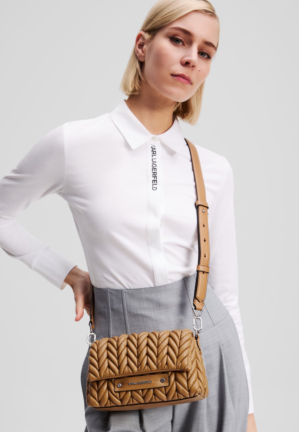 Сумка через плечо PILLOW CROSSBODY KARL LAGERFELD, серо-коричневый
Сумка через плечо PILLOW CROSSBODY KARL LAGERFELD, серо-коричневый