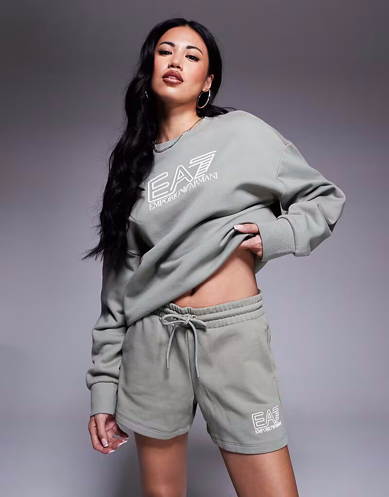 Спортивные шорты с логотипом Armani в цвете шалфейно-зеленый Ea7
Спортивные шорты с логотипом Armani в цвете шалфейно-зеленый Ea7