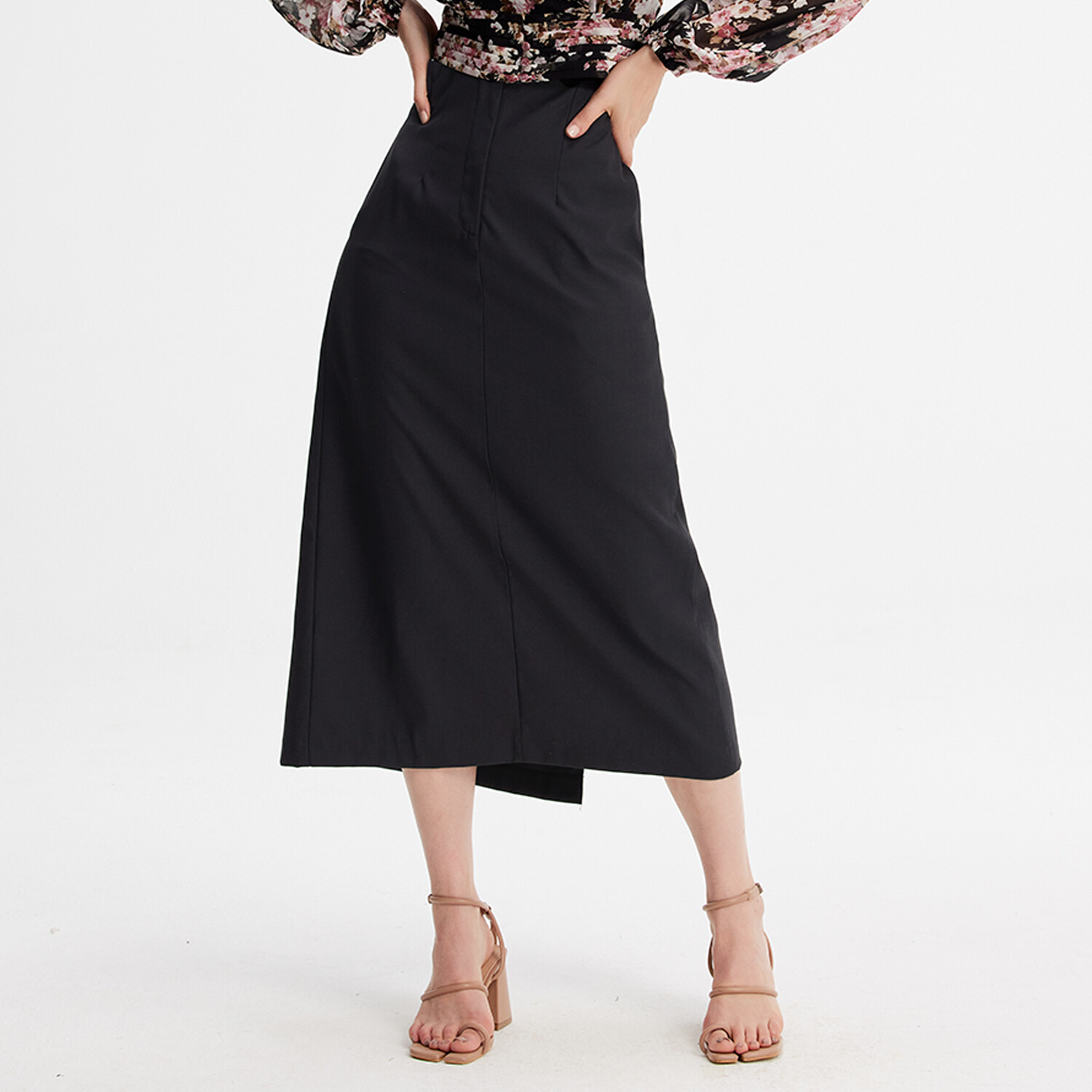 Юбка-Трапеция с открытой спиной S&J Weekends, черный
Юбка-Трапеция с открытой спиной S&J Weekends, черный