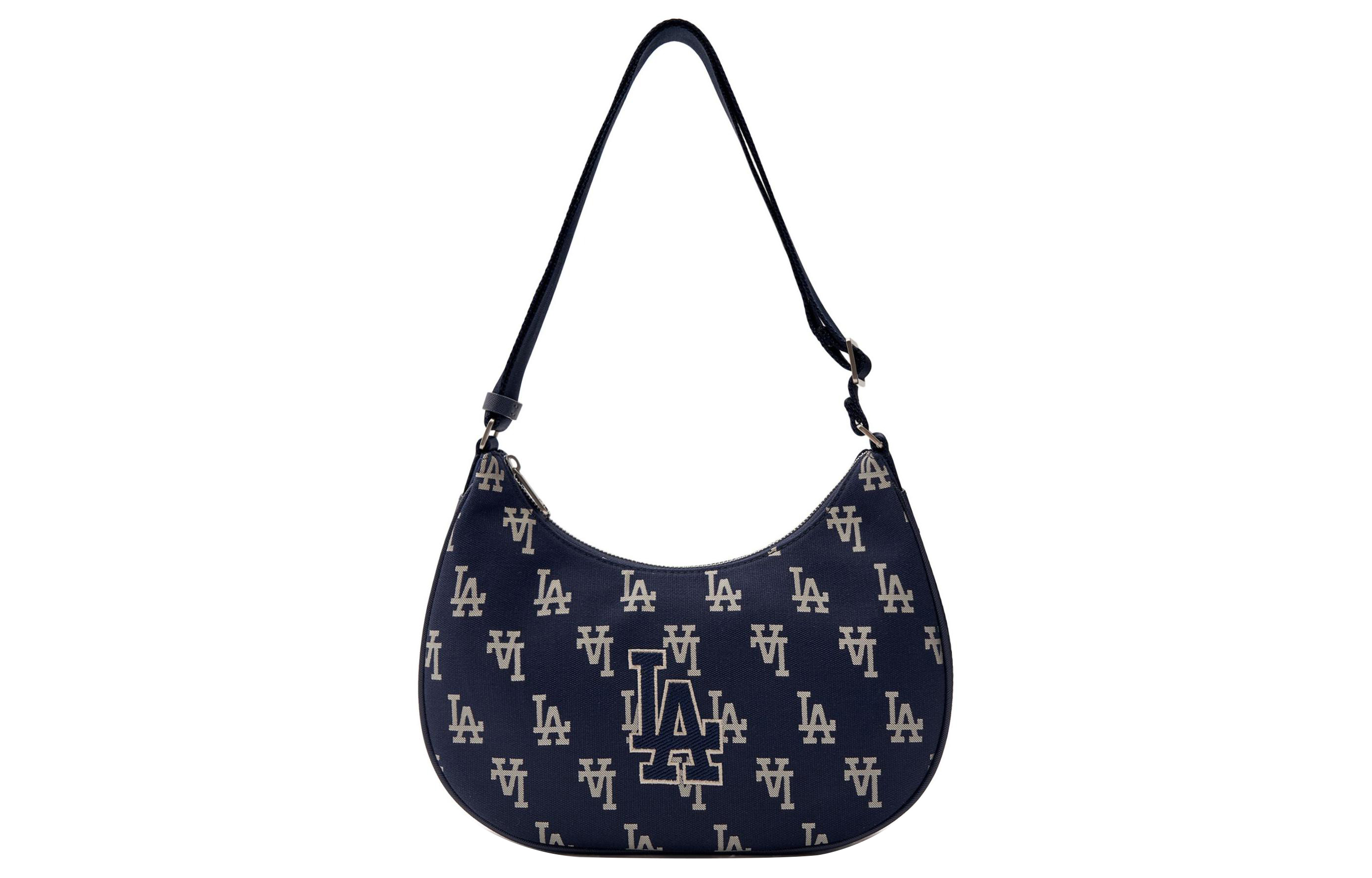 Полиэстеровая сумка в форме пельменя через плечо женская темно-синяя MLB
Полиэстеровая сумка в форме пельменя через плечо женская темно-синяя MLB