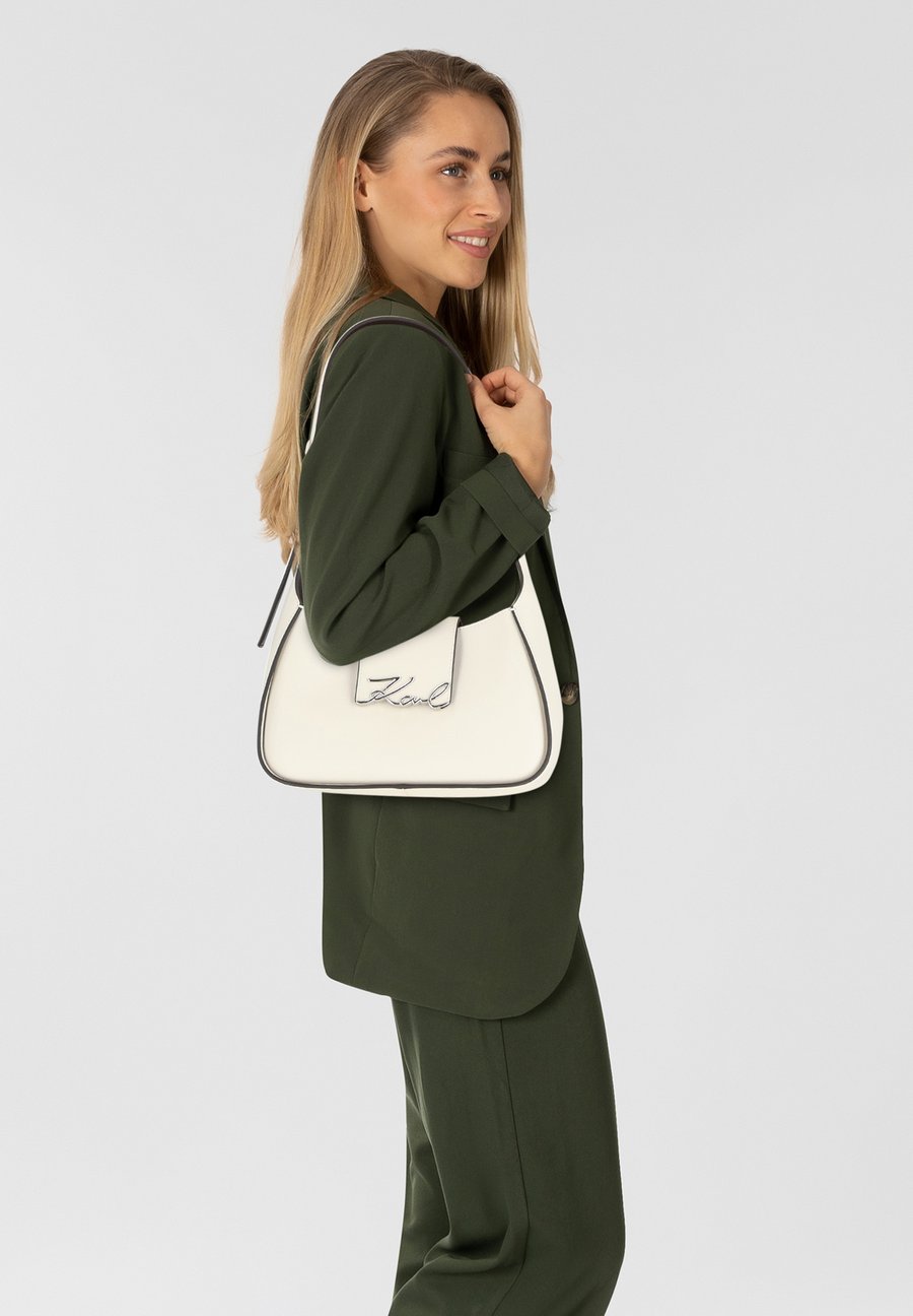 Сумка KARL LAGERFELD SIGNATURE, Cement/Off-White
Сумка KARL LAGERFELD SIGNATURE, Cement/Off-White