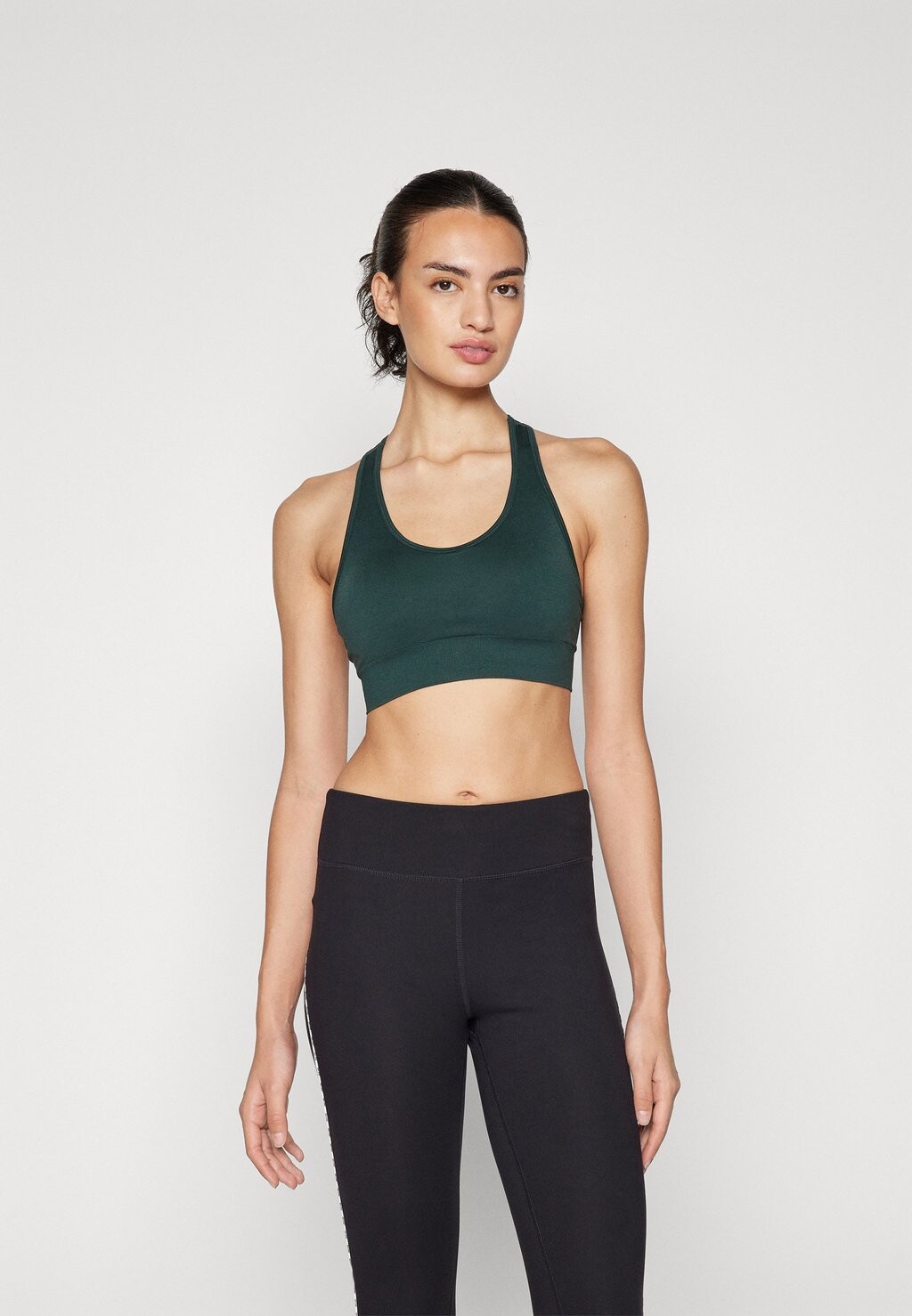 Спортивный бюстгальтер средней поддержки ONPDAISY SEAM BRA ONLY Play, темно-зеленый
Спортивный бюстгальтер средней поддержки ONPDAISY SEAM BRA ONLY Play, темно-зеленый