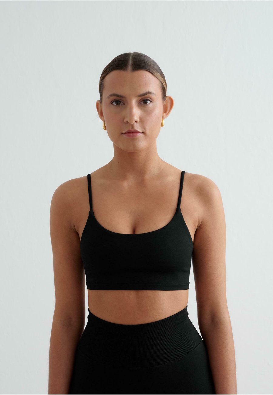 Бюстгальтер aim’n SEAMLESS STRAP, Black
Бюстгальтер aim’n SEAMLESS STRAP, Black