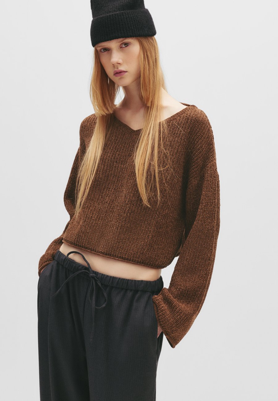 Джемпер PULL&BEAR CHENILLE V-NECK , Brown
Джемпер PULL&BEAR CHENILLE V-NECK , Brown