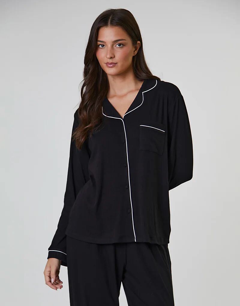 Рубашка в традиционном стиле с длинными рукавами и длинные брюки черного цвета
Рубашка в традиционном стиле с длинными рукавами и длинные брюки черного цвета