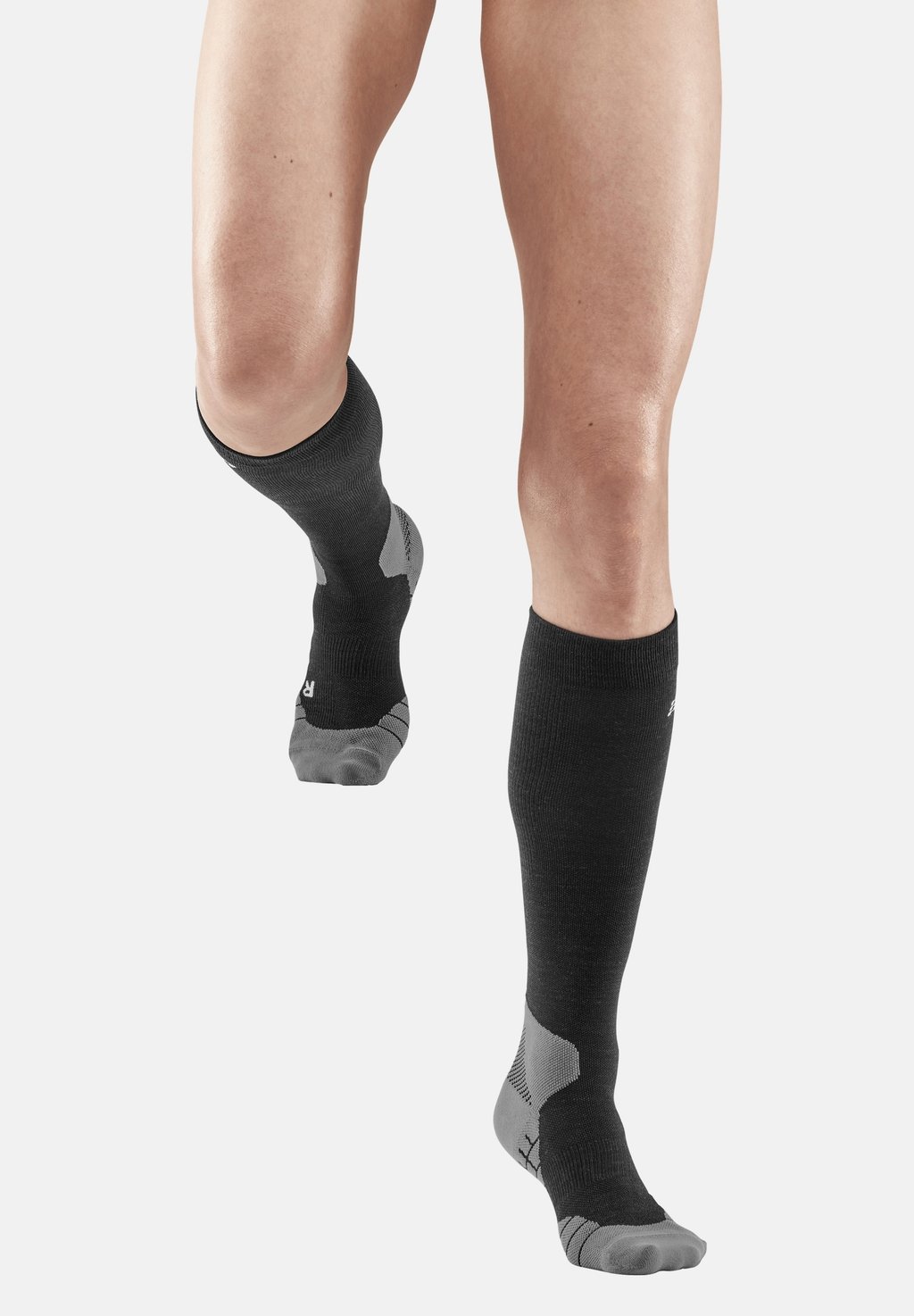 Носки выше колена LIGHT MERINO HIKING COMPRESSION SOCKS KNEE-HIGH WOMEN MADE IN GERMANY CEP, черный
Носки выше колена LIGHT MERINO HIKING COMPRESSION SOCKS KNEE-HIGH WOMEN MADE IN GERMANY CEP, черный