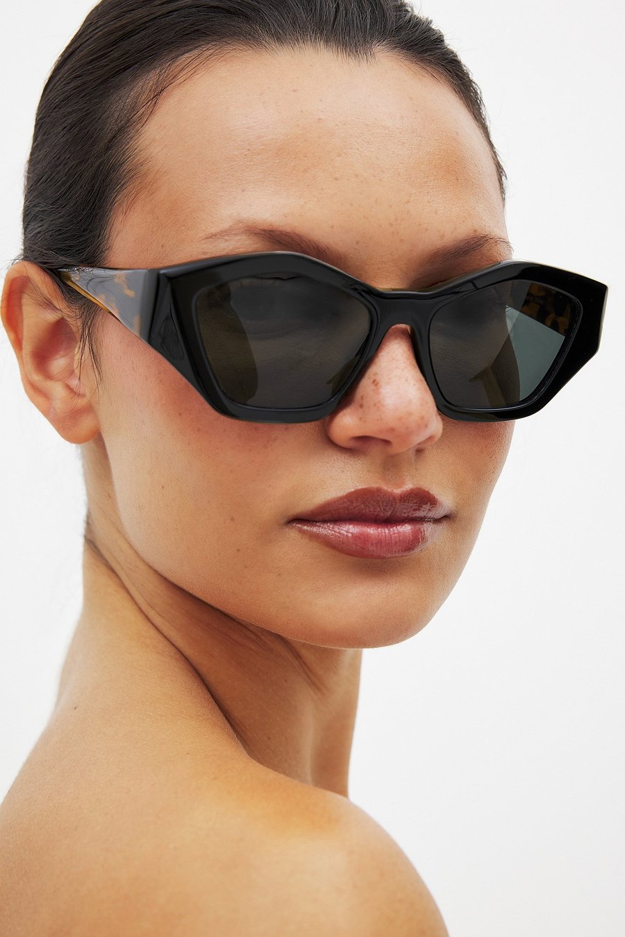 Солнцезащитные очки NA-KD Sunglasses, Black
Солнцезащитные очки NA-KD Sunglasses, Black