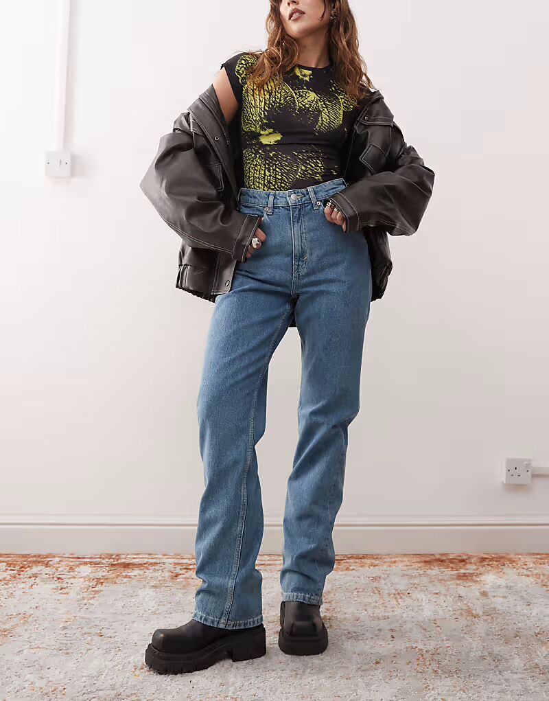 Джинсы Weekday Rowe прямого покроя с очень высокой посадкой синего цвета
Джинсы Weekday Rowe прямого покроя с очень высокой посадкой синего цвета