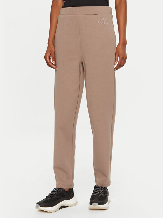 Спортивные брюки узкого кроя Calvin Klein, бежевый
Спортивные брюки узкого кроя Calvin Klein, бежевый
