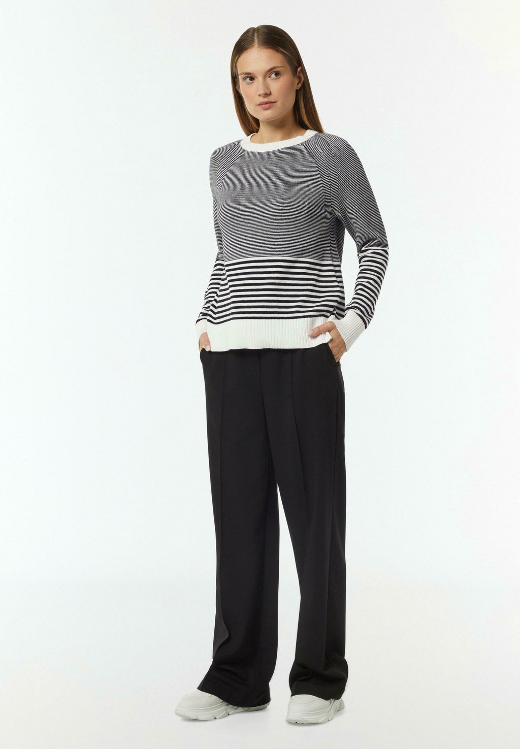 Джемпер MIT VARIIERENDEM STREIFENMUSTER comma casual identity, черный
Джемпер MIT VARIIERENDEM STREIFENMUSTER comma casual identity, черный