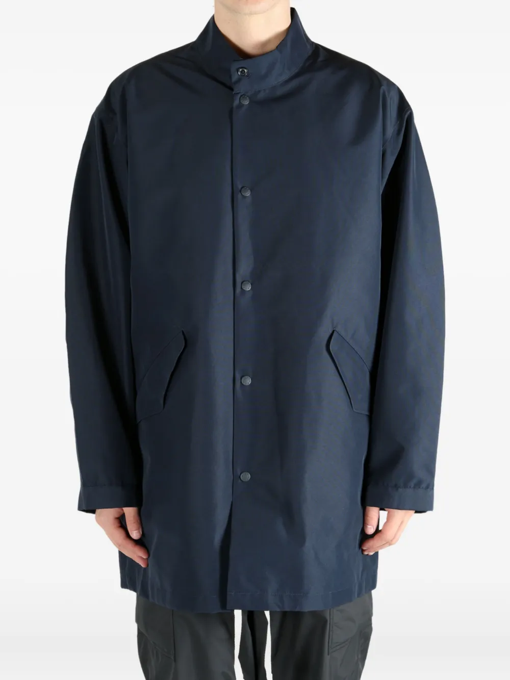 Пальто с застежкой на кнопку и накладными карманами Nanamica, синий
Пальто с застежкой на кнопку и накладными карманами Nanamica, синий