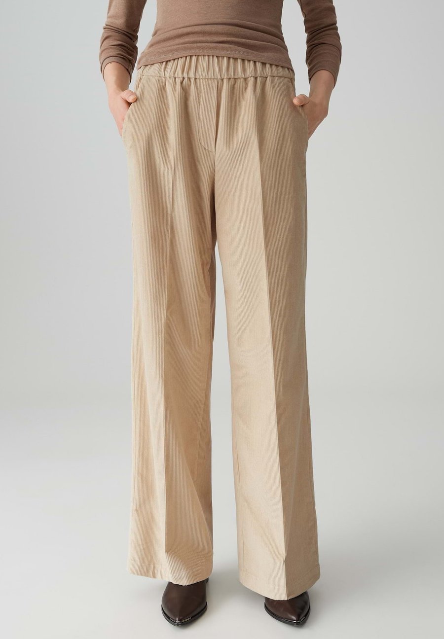 Брюки OPUS PANTS MID RISE RELAXED FIT, Macadamia/Beige
Брюки OPUS PANTS MID RISE RELAXED FIT, Macadamia/Beige