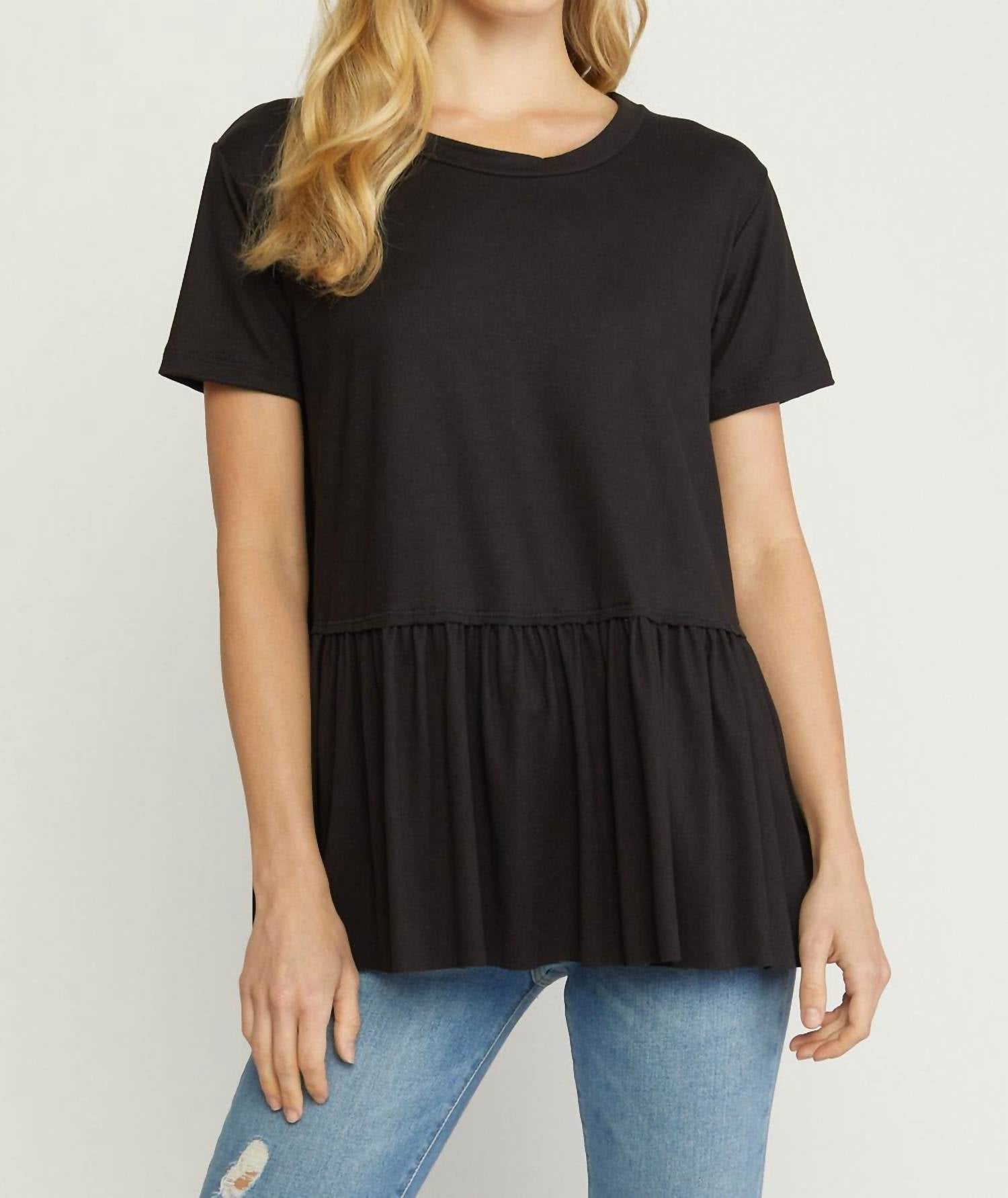 Топ с короткими рукавами и баской черного цвета entro
Топ с короткими рукавами и баской черного цвета entro