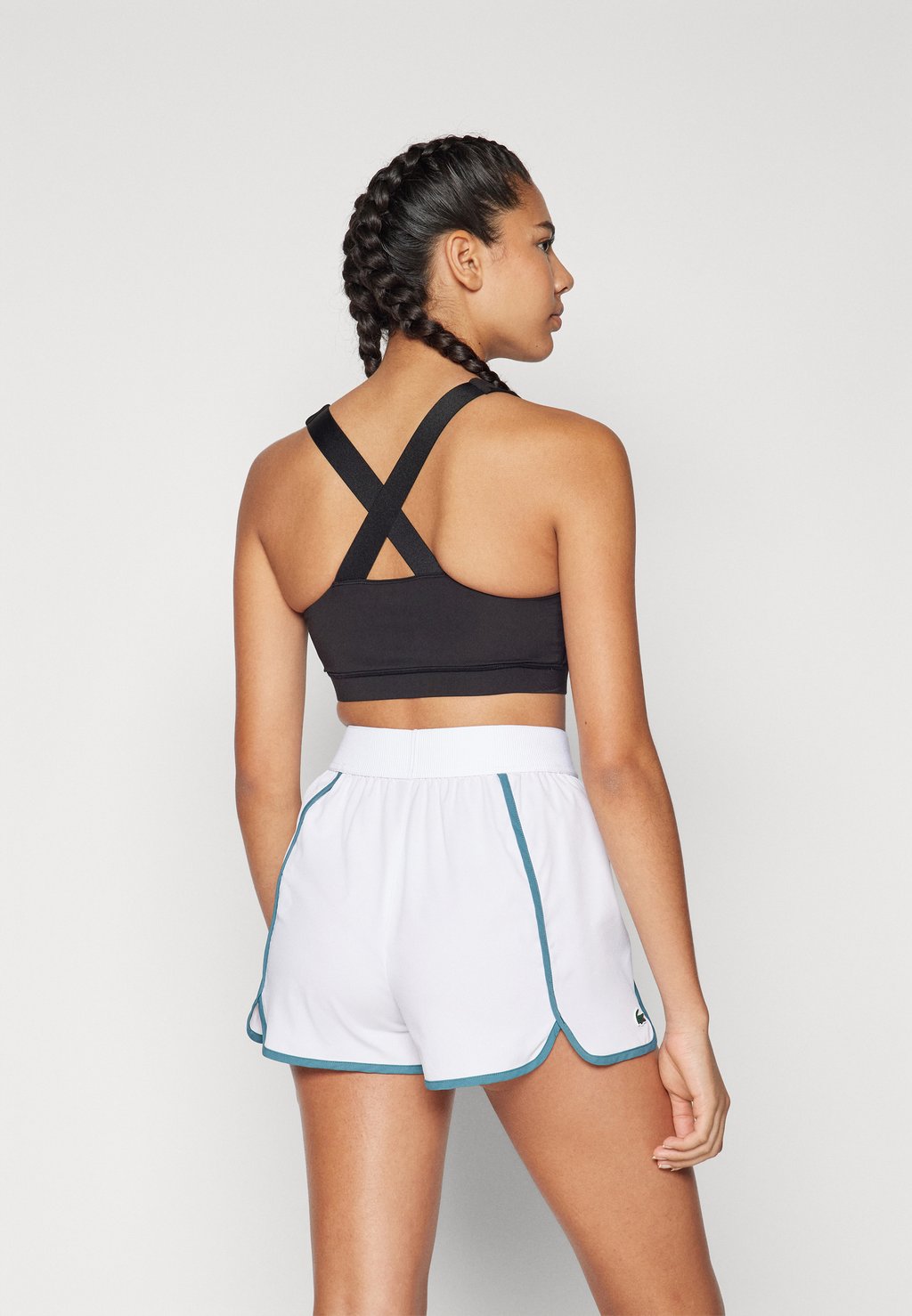 Спортивный бюстгальтер средней поддержки TENNIS BRA Lacoste Sport, черный 
Спортивный бюстгальтер средней поддержки TENNIS BRA Lacoste Sport, черный