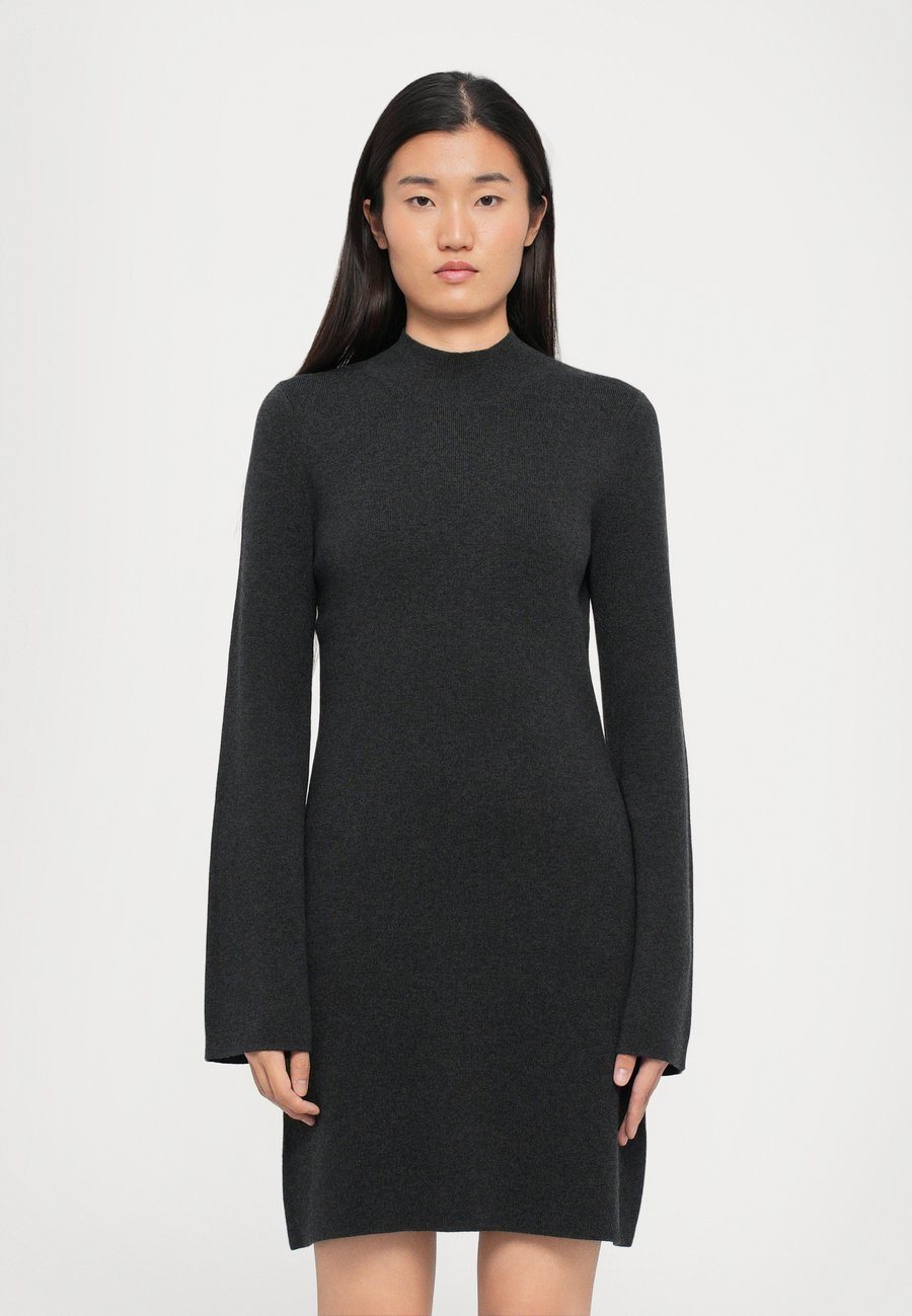 Платье Vanessa Bruno FLORANE, Anthracite
Платье Vanessa Bruno FLORANE, Anthracite