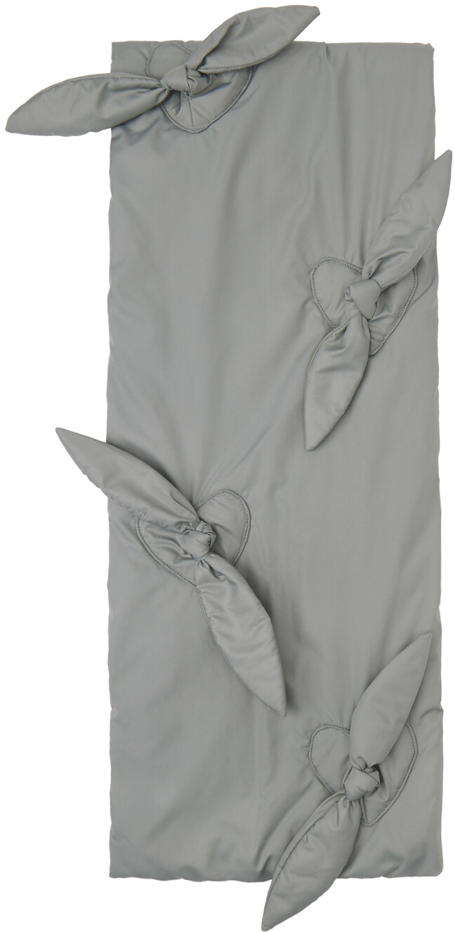 Серый шарф с сердечками Strongthe
Серый шарф с сердечками Strongthe