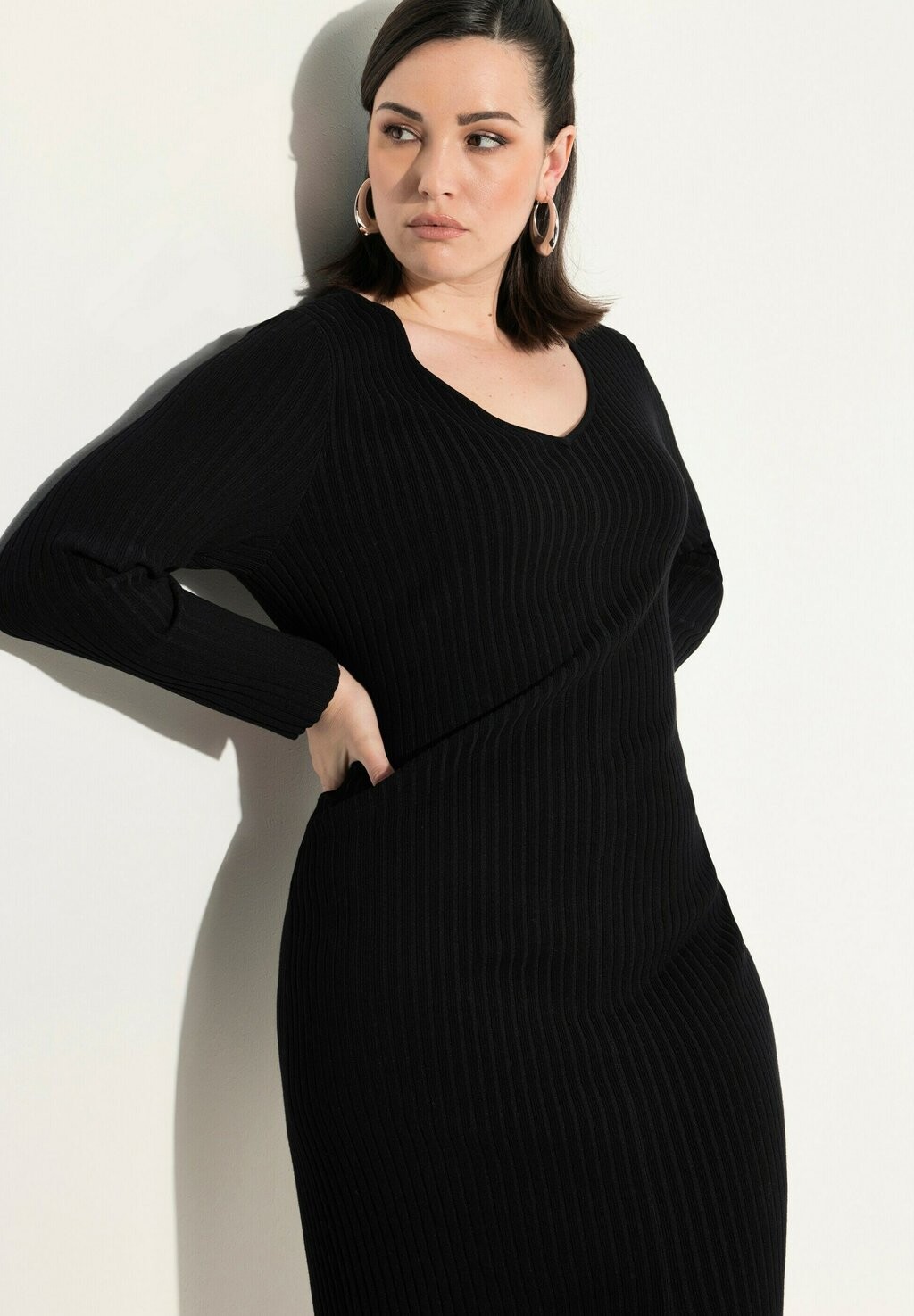 Платье-джемпер LONG SLEEVE V-NECK Ulla Popken, черный
Платье-джемпер LONG SLEEVE V-NECK Ulla Popken, черный