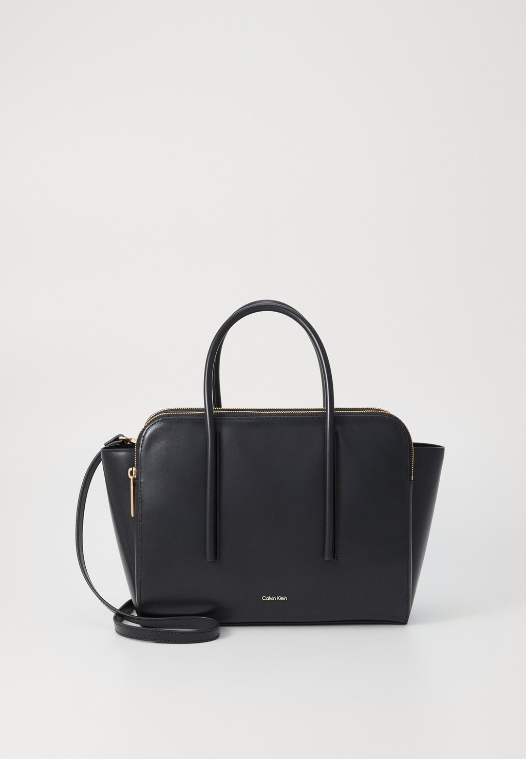 Сумка CARRYALL MINI Calvin Klein, черный
Сумка CARRYALL MINI Calvin Klein, черный