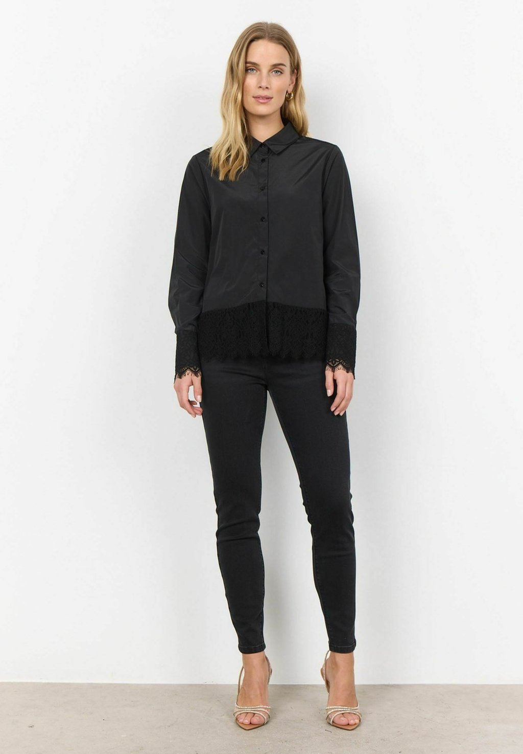 Блузка на пуговицах SC-NETTI Soyaconcept, черный
Блузка на пуговицах SC-NETTI Soyaconcept, черный