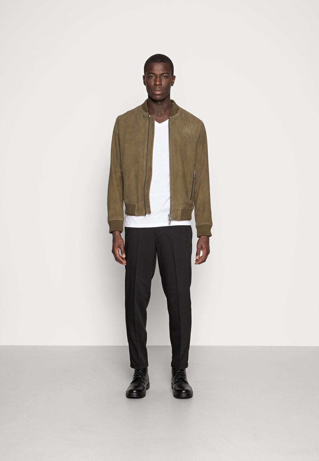 Базовая футболка 3 ПАКЕТА Pier One, белый/черный/светло-серый
Базовая футболка 3 ПАКЕТА Pier One, белый/черный/светло-серый