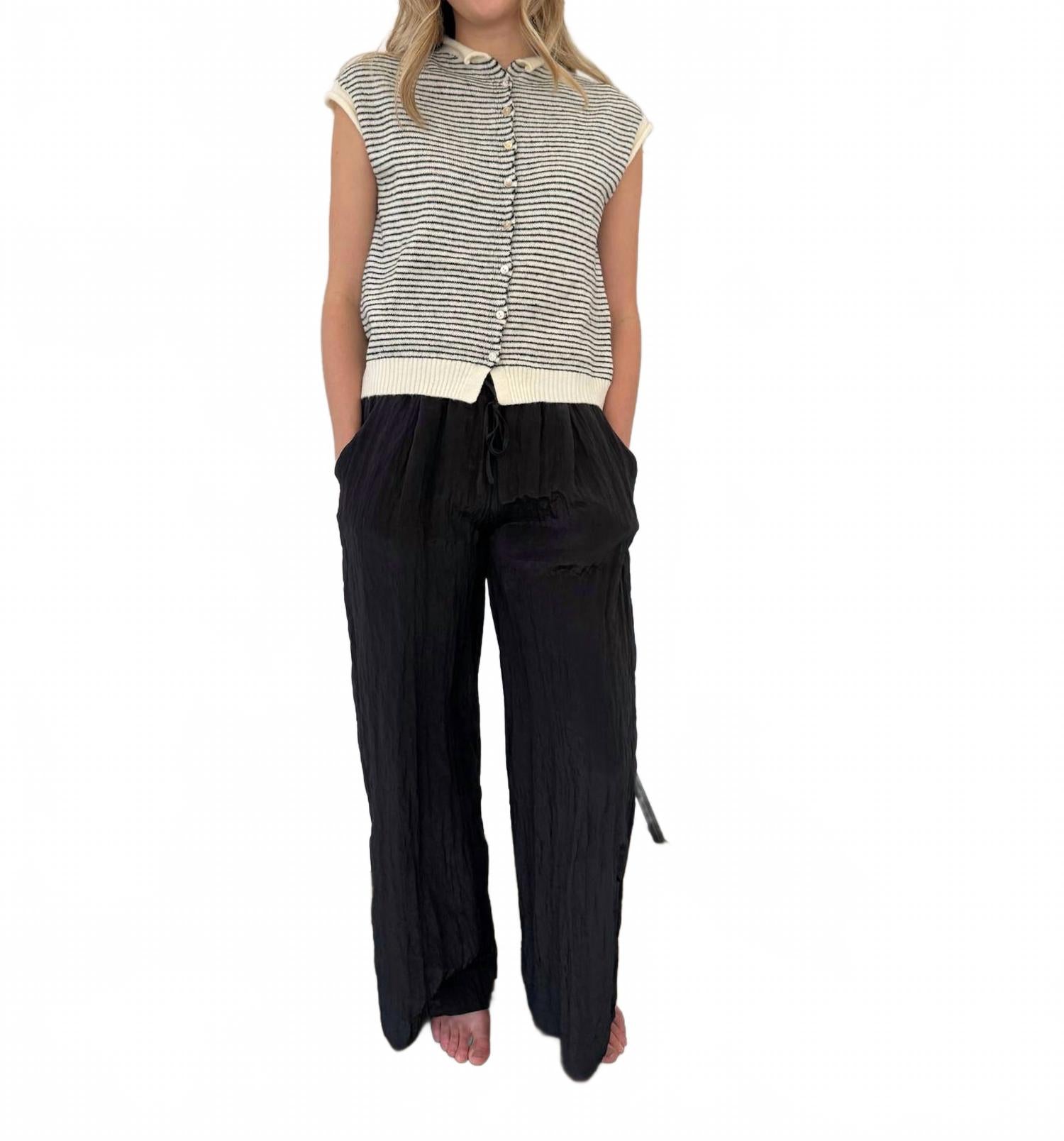 Широкие брюки Sloane с эффектом черного крепа и свободным кроем PINCH
Широкие брюки Sloane с эффектом черного крепа и свободным кроем PINCH