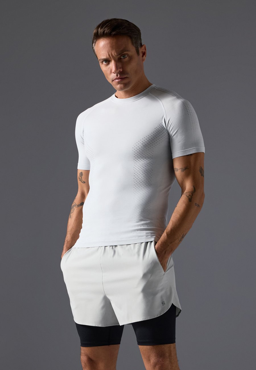 Футболка Pier One Sport SHORT SLEEVE SEAMLESS, Off-White, Белый, Футболка Pier One Sport SHORT SLEEVE SEAMLESS, Off-White
Футболка Pier One Sport SHORT SLEEVE SEAMLESS, Off-White, Белый, Футболка Pier One Sport SHORT SLEEVE SEAMLESS, Off-White