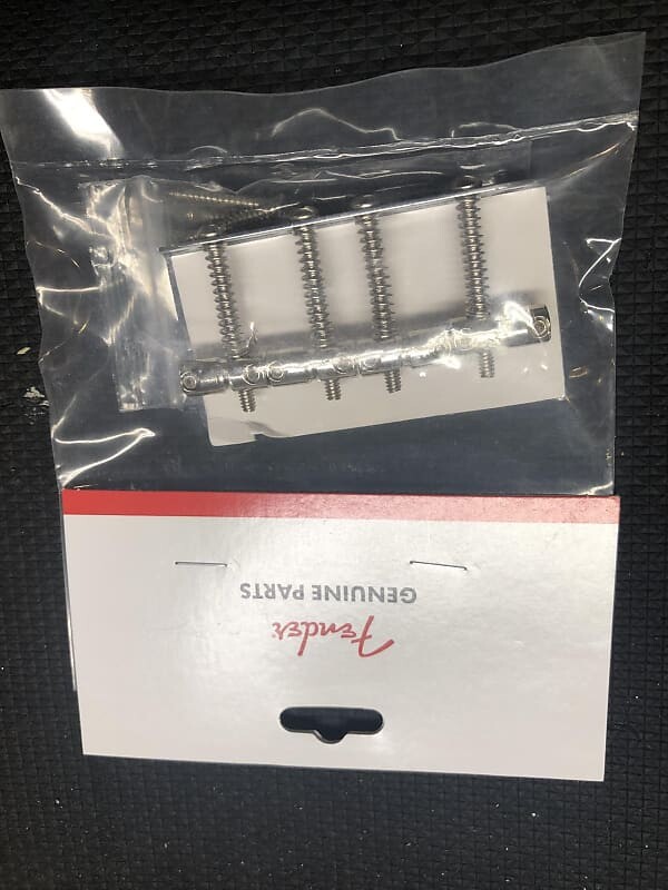 Бас-бридж Fender Standard Series в сборе, хром 0040798049
Бас-бридж Fender Standard Series в сборе, хром 0040798049