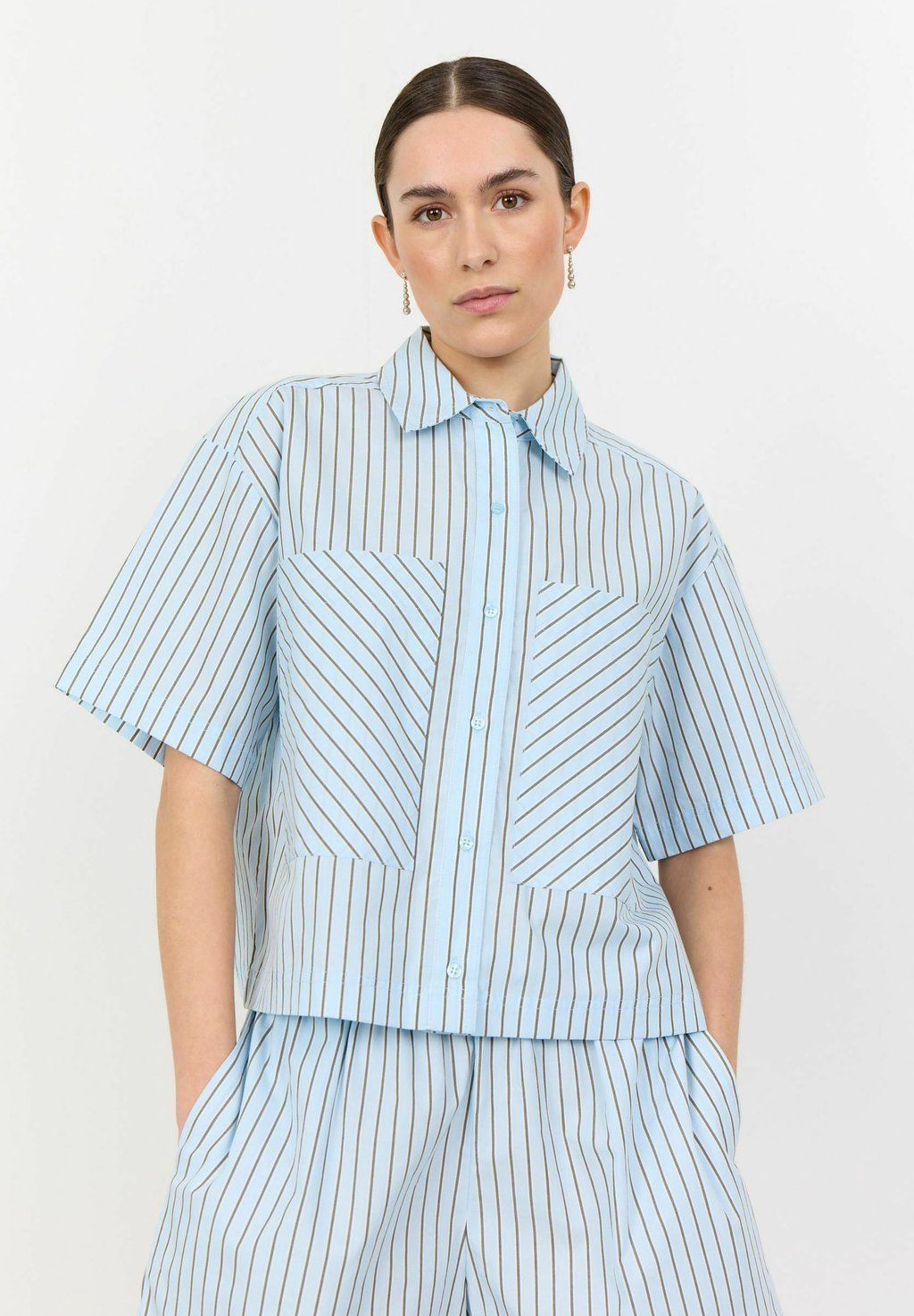 Блузка на пуговицах LR-LAUREN 1 Levete Room, синий
Блузка на пуговицах LR-LAUREN 1 Levete Room, синий