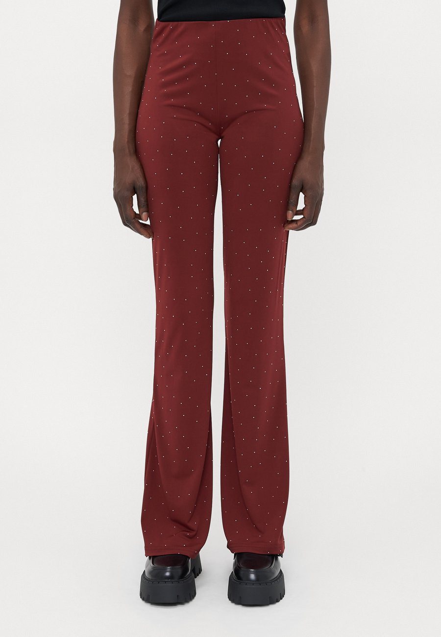 Брюки ONLY Tall ONLZITA FLARED, Cabernet /Silver-Coloured/Bordeaux
Брюки ONLY Tall ONLZITA FLARED, Cabernet /Silver-Coloured/Bordeaux