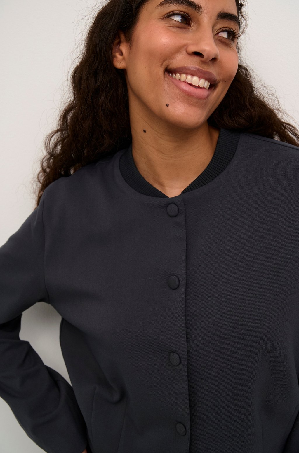 Куртка-бомбер KAMERLE Kaffe, черный
Куртка-бомбер KAMERLE Kaffe, черный