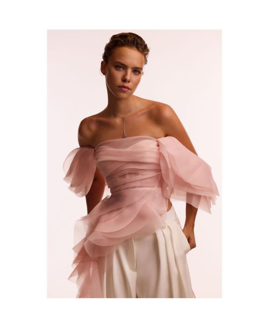 Женская блузка с открытыми плечами и оборками из меренги Milla, Misty rose
Женская блузка с открытыми плечами и оборками из меренги Milla, Misty rose