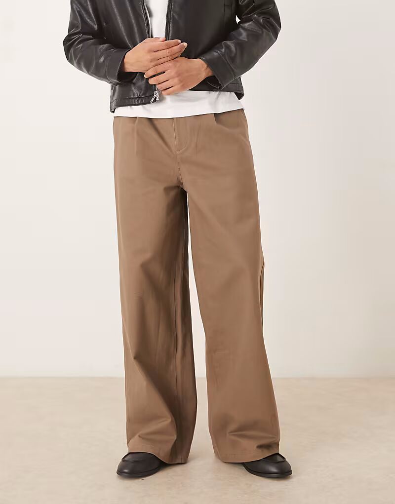 Свободные брюки из искусственной замши со складками коричневого цвета Asos Design
Свободные брюки из искусственной замши со складками коричневого цвета Asos Design