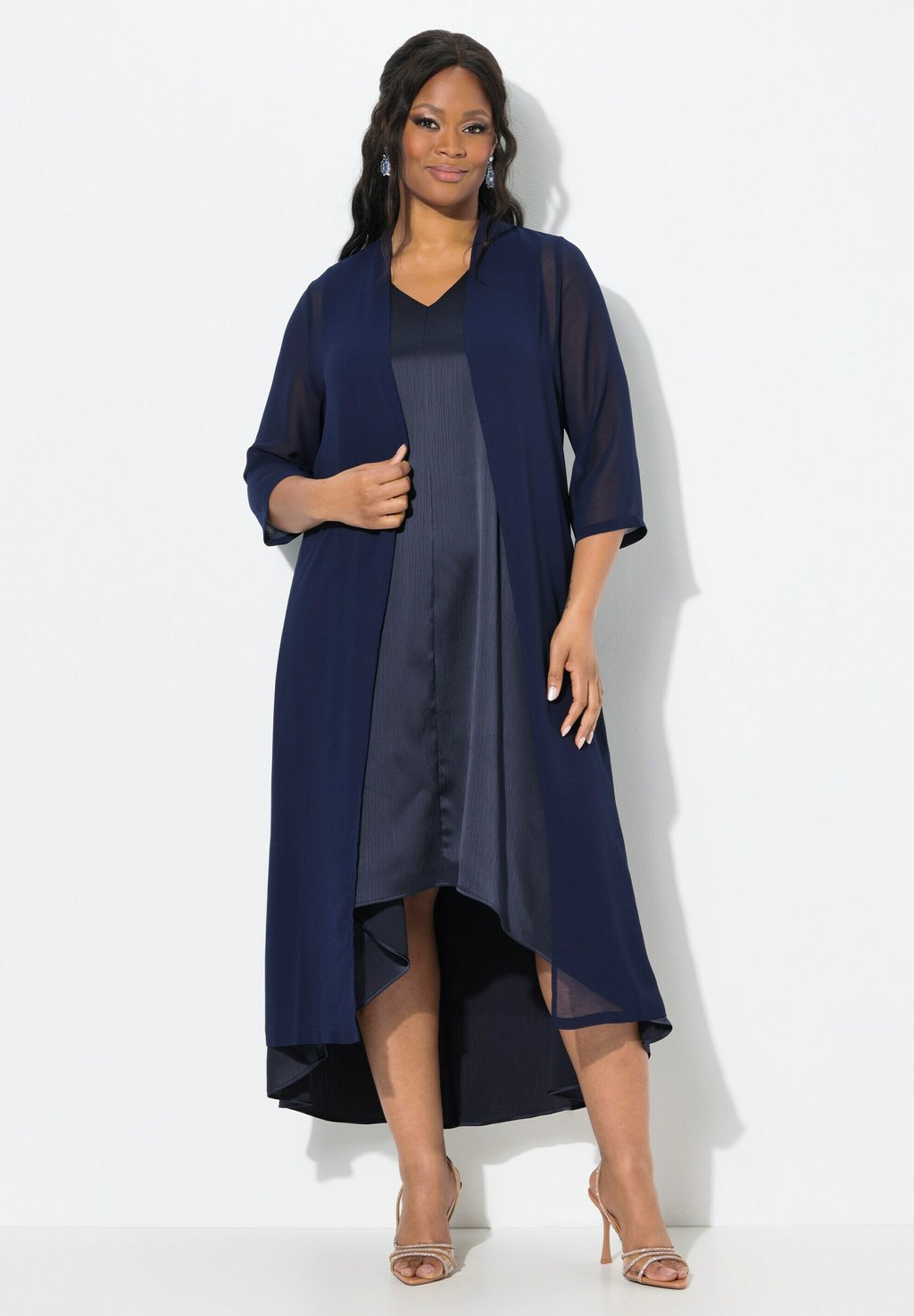 Легкая куртка LONGLINE OPEN SHAPE 3/4 SLEEVE Ulla Popken, темно-синий
Легкая куртка LONGLINE OPEN SHAPE 3/4 SLEEVE Ulla Popken, темно-синий